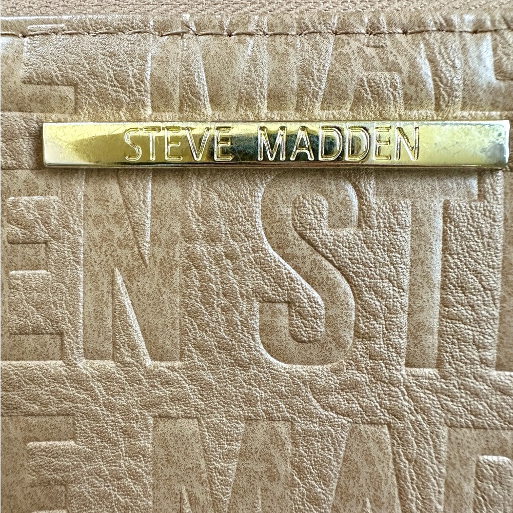 Steve Madden Logo Embossed Wallet Wristlet Clutch Multi pocket - Picture 3 of 5